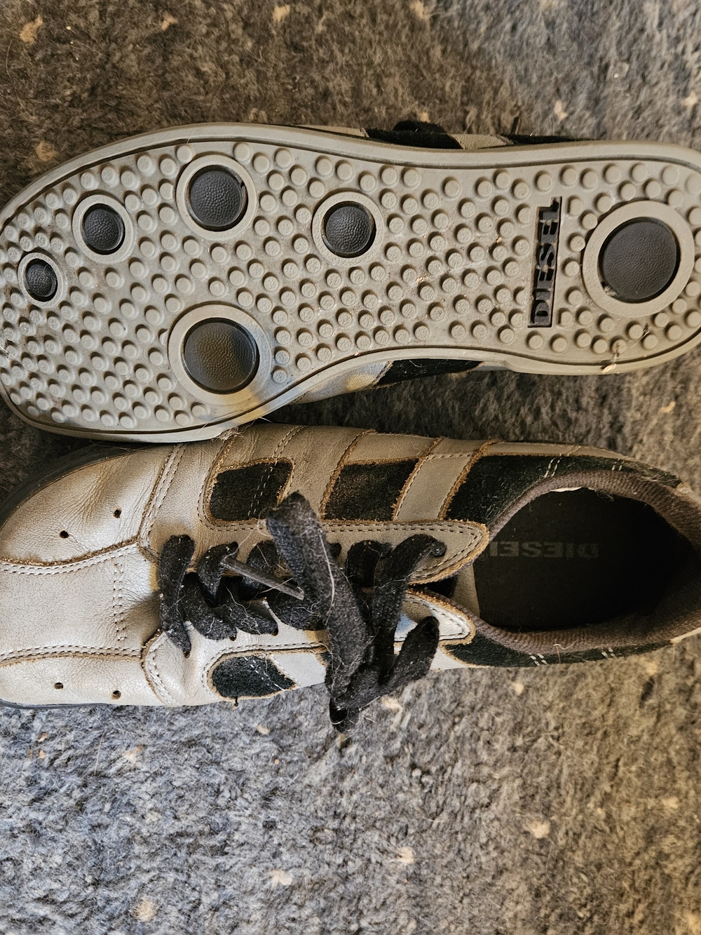 Vintage Diesel Gray and Black Women's Low-Top Sneakers